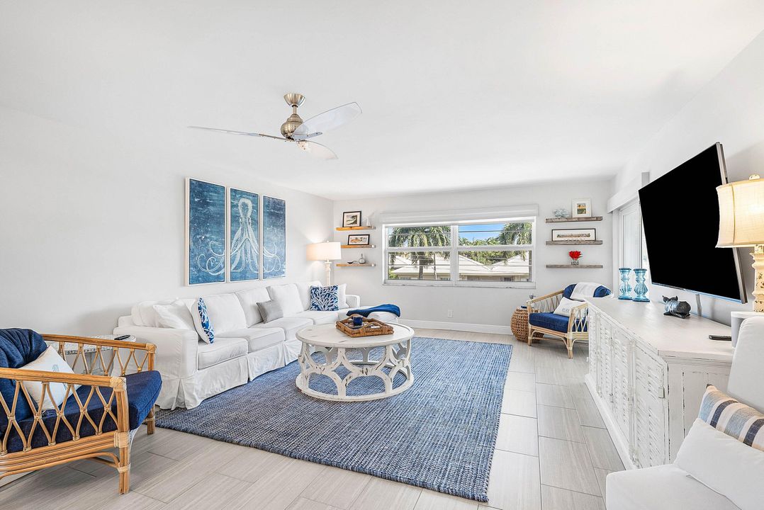 Active With Contract: $779,000 (2 beds, 2 baths, 1247 Square Feet)