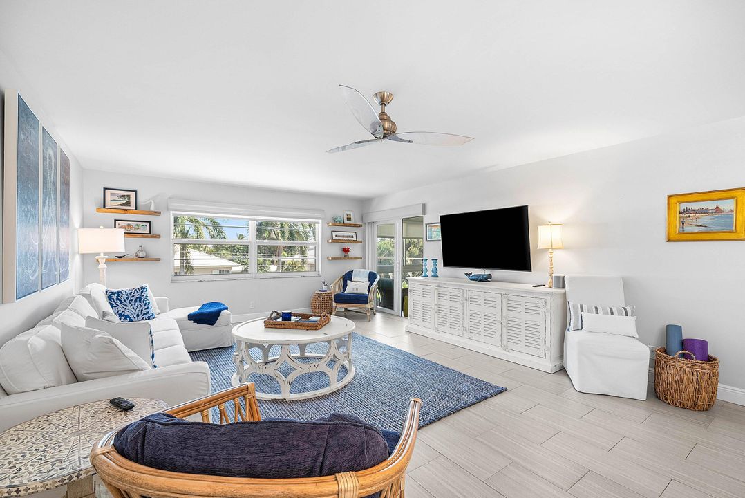 Active With Contract: $779,000 (2 beds, 2 baths, 1247 Square Feet)