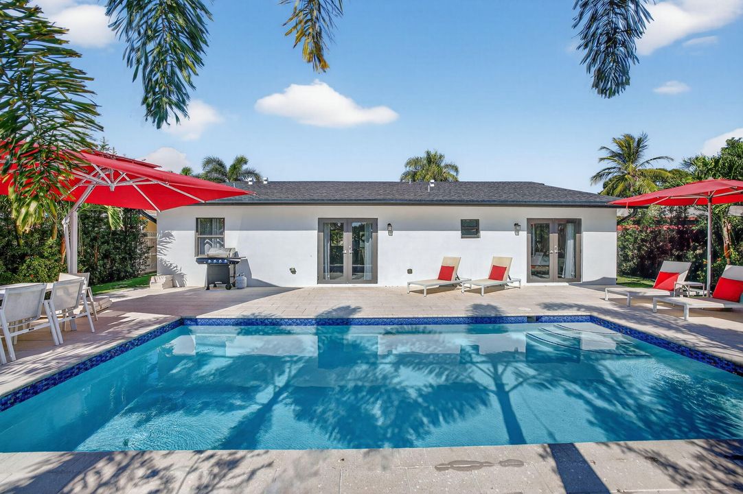 For Sale: $1,395,000 (4 beds, 3 baths, 1764 Square Feet)