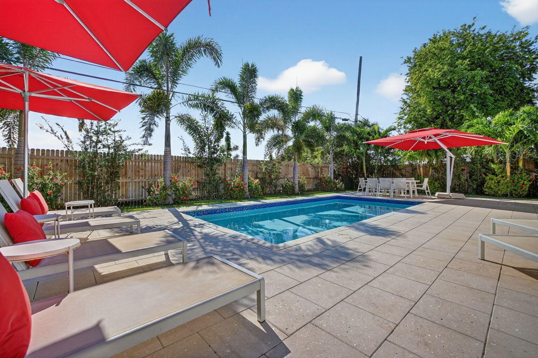 For Sale: $1,395,000 (4 beds, 3 baths, 1764 Square Feet)