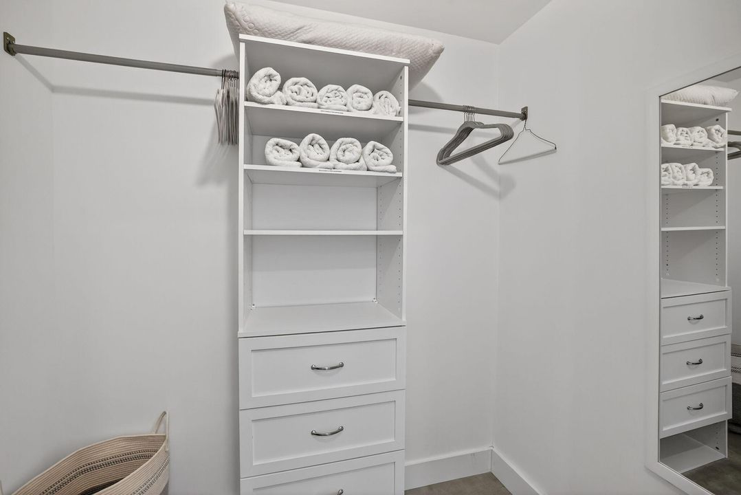 For Sale: $1,395,000 (4 beds, 3 baths, 1764 Square Feet)