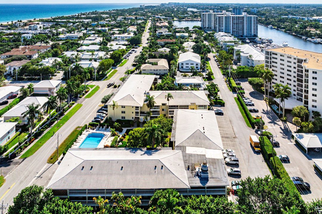 Active With Contract: $779,000 (2 beds, 2 baths, 1247 Square Feet)