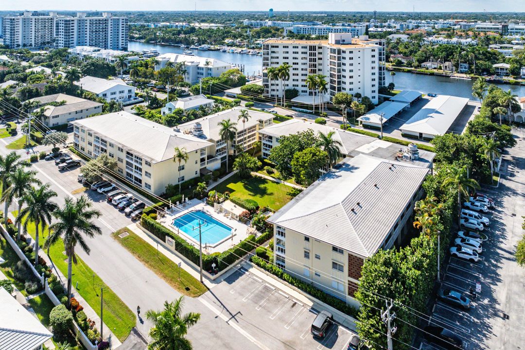 Active With Contract: $779,000 (2 beds, 2 baths, 1247 Square Feet)