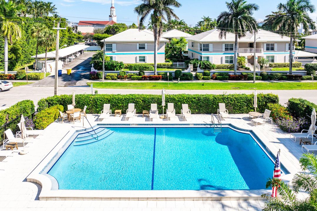 Active With Contract: $779,000 (2 beds, 2 baths, 1247 Square Feet)