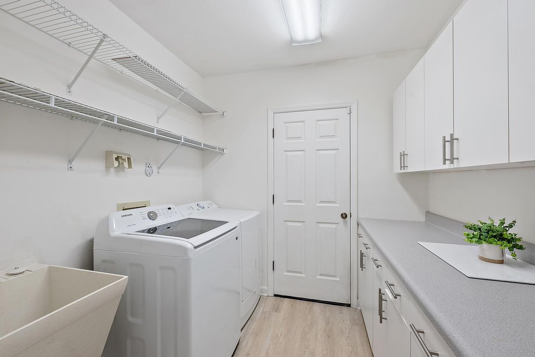 For Sale: $865,000 (3 beds, 3 baths, 2229 Square Feet)