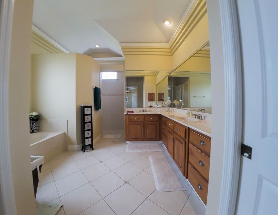 For Sale: $800,000 (3 beds, 3 baths, 2763 Square Feet)