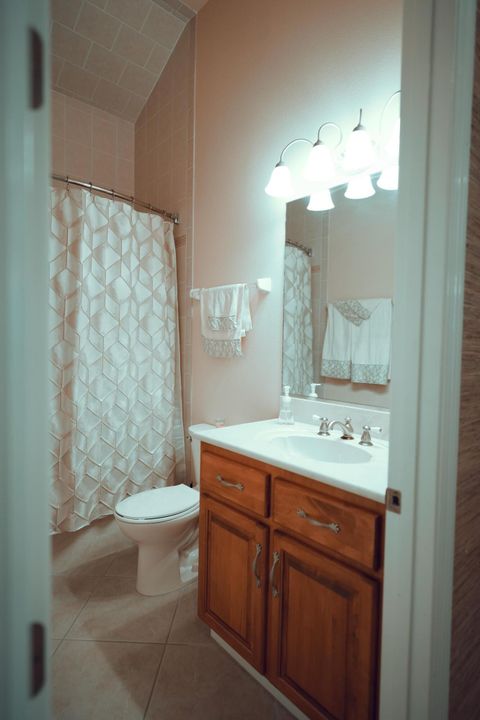 For Sale: $800,000 (3 beds, 3 baths, 2763 Square Feet)