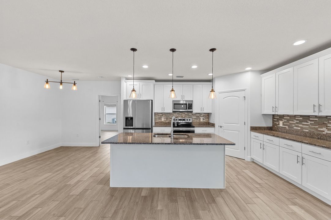 В аренду: $2,450 (4 спален, 3 ванн, 2129 Квадратных фут)