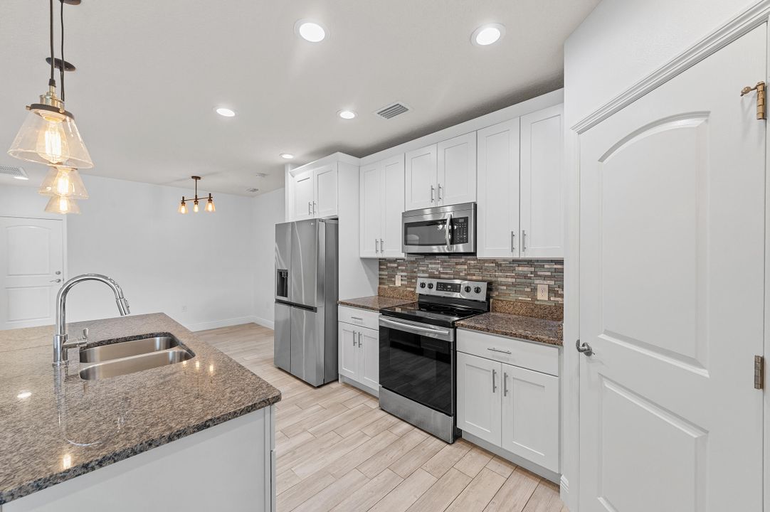 В аренду: $2,450 (4 спален, 3 ванн, 2129 Квадратных фут)