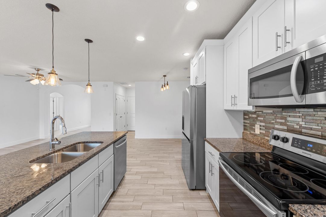 В аренду: $2,450 (4 спален, 3 ванн, 2129 Квадратных фут)