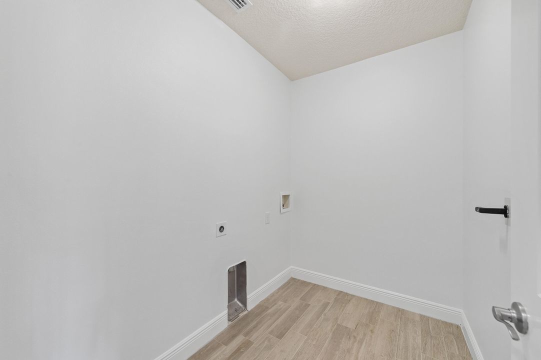 В аренду: $2,450 (4 спален, 3 ванн, 2129 Квадратных фут)