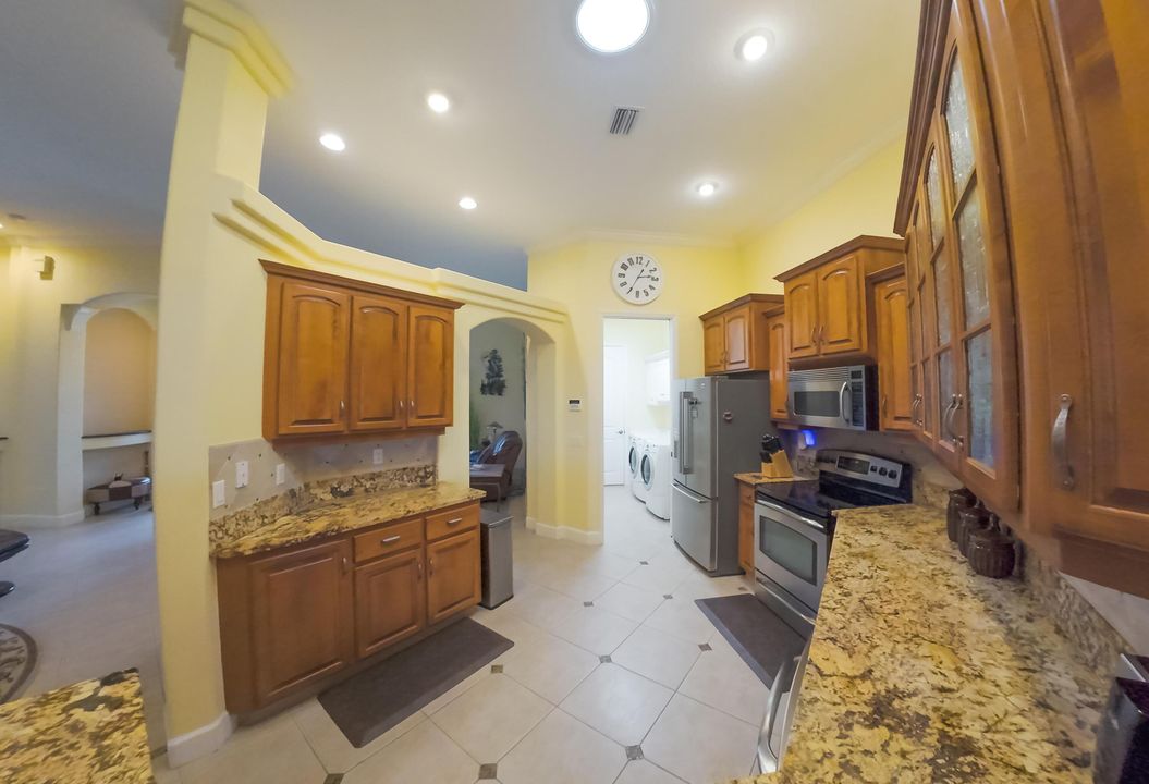 For Sale: $800,000 (3 beds, 3 baths, 2763 Square Feet)