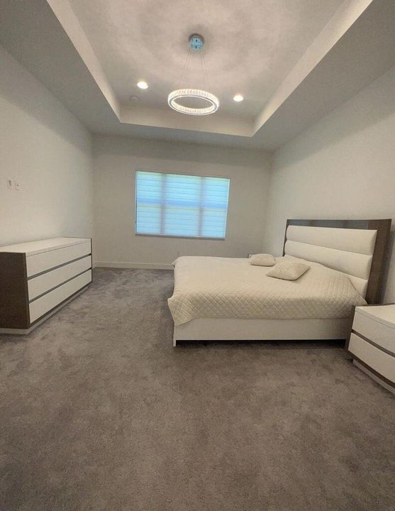 出租: $9,000 (4 贝兹, 3 浴室, 2318 平方英尺)