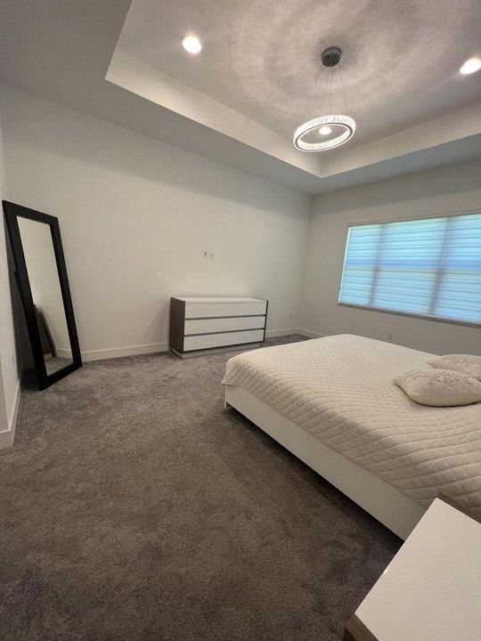 出租: $9,000 (4 贝兹, 3 浴室, 2318 平方英尺)