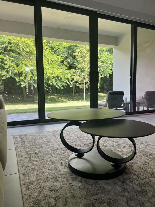 出租: $9,000 (4 贝兹, 3 浴室, 2318 平方英尺)