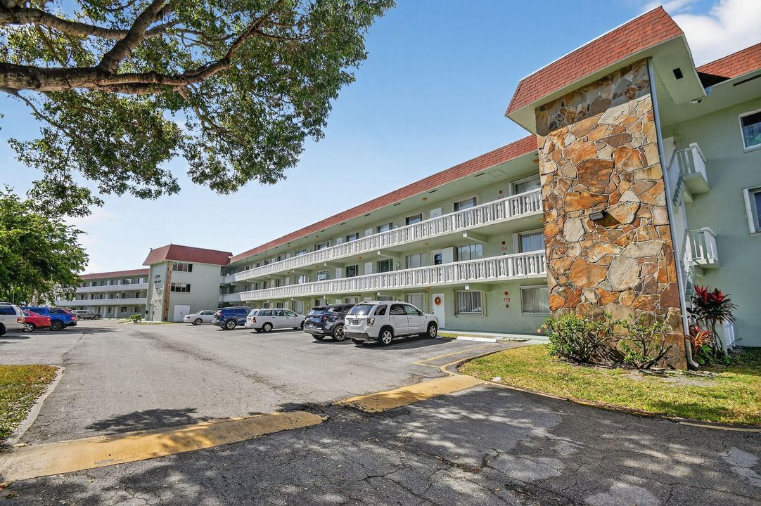 For Sale: $135,500 (2 beds, 1 baths, 874 Square Feet)