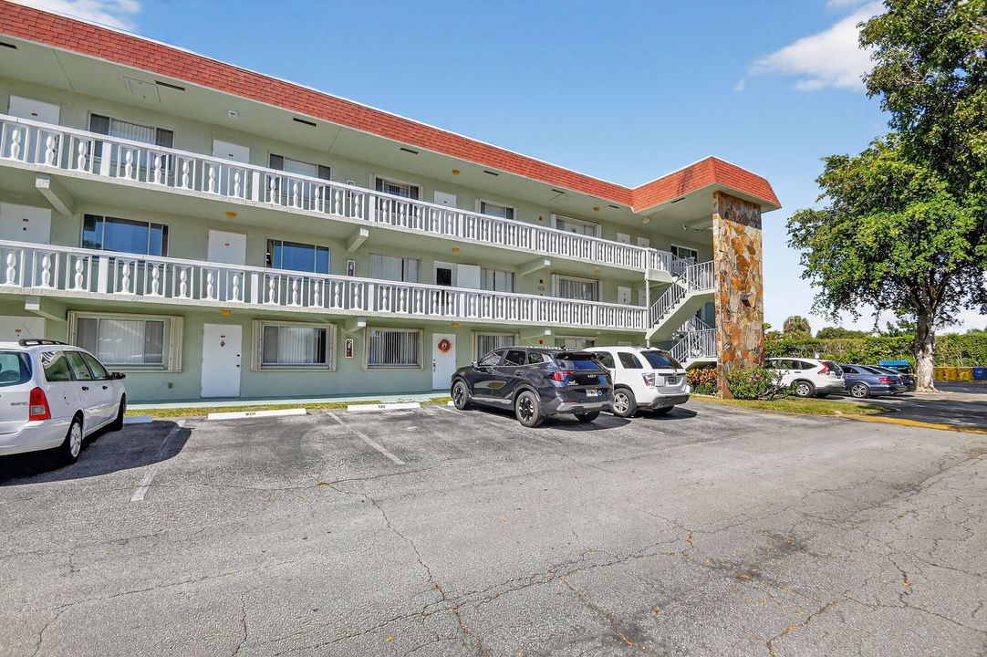 For Sale: $135,500 (2 beds, 1 baths, 874 Square Feet)