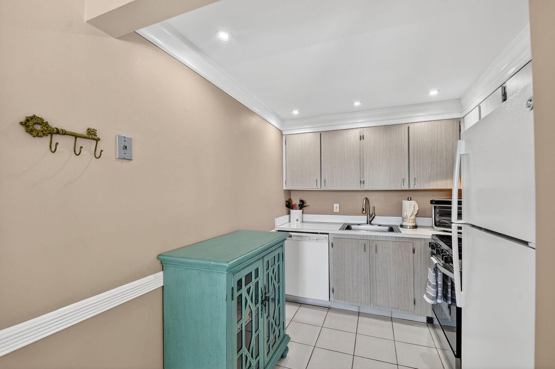 For Sale: $135,500 (2 beds, 1 baths, 874 Square Feet)