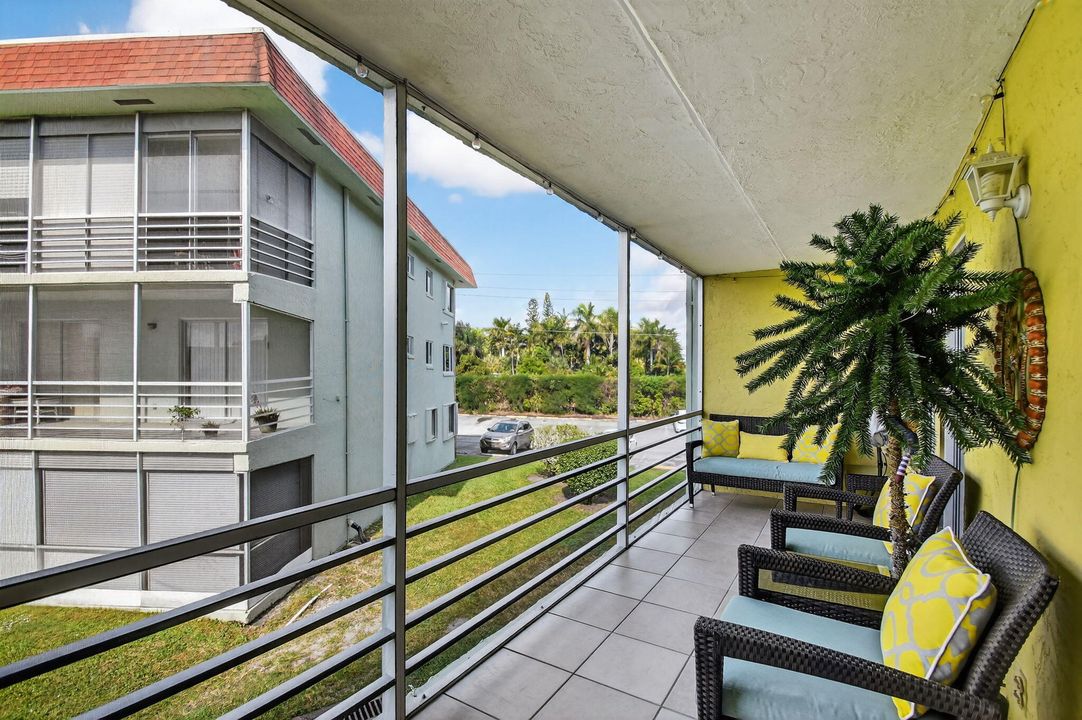 For Sale: $135,500 (2 beds, 1 baths, 874 Square Feet)