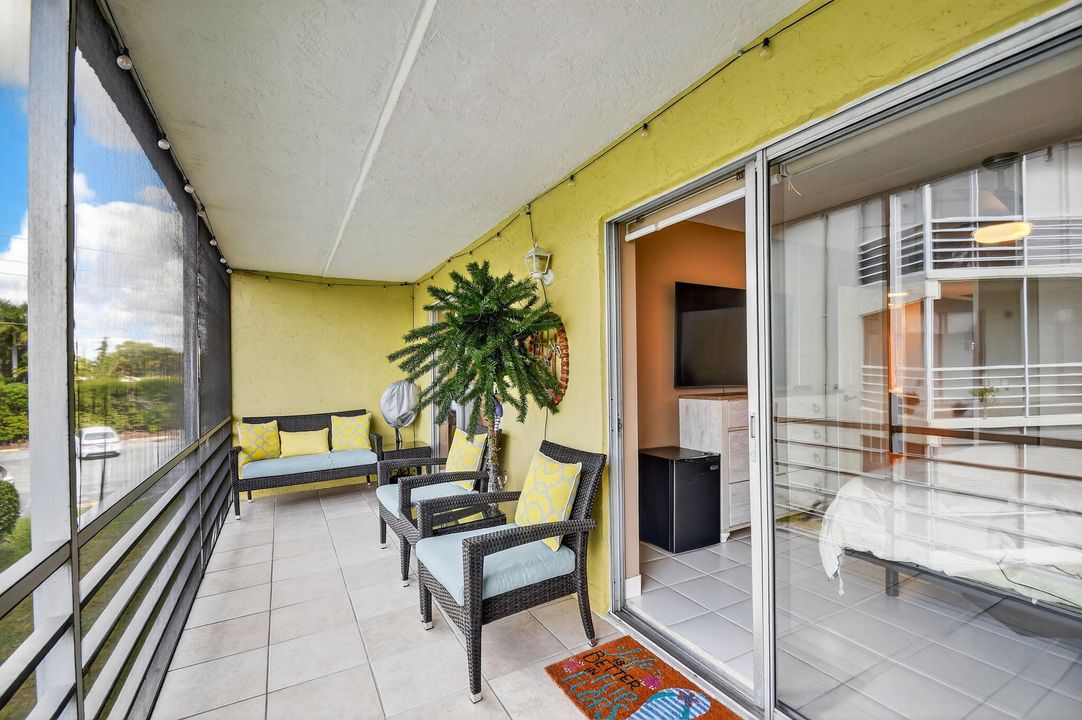 For Sale: $135,500 (2 beds, 1 baths, 874 Square Feet)