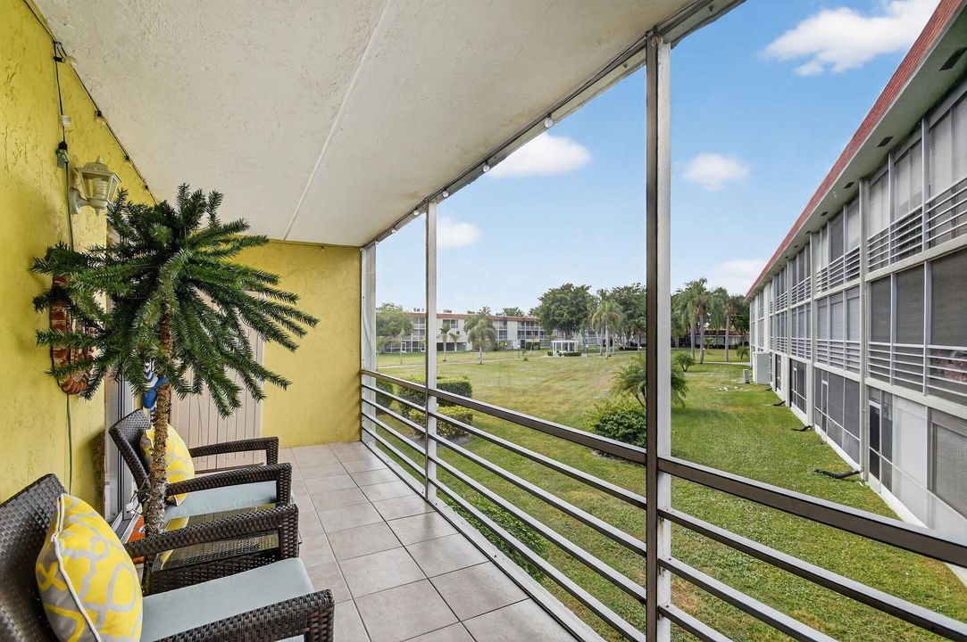 For Sale: $135,500 (2 beds, 1 baths, 874 Square Feet)