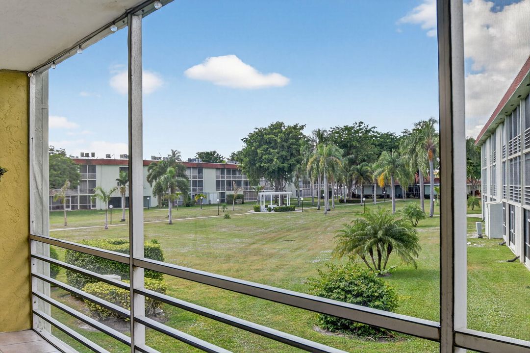 For Sale: $135,500 (2 beds, 1 baths, 874 Square Feet)