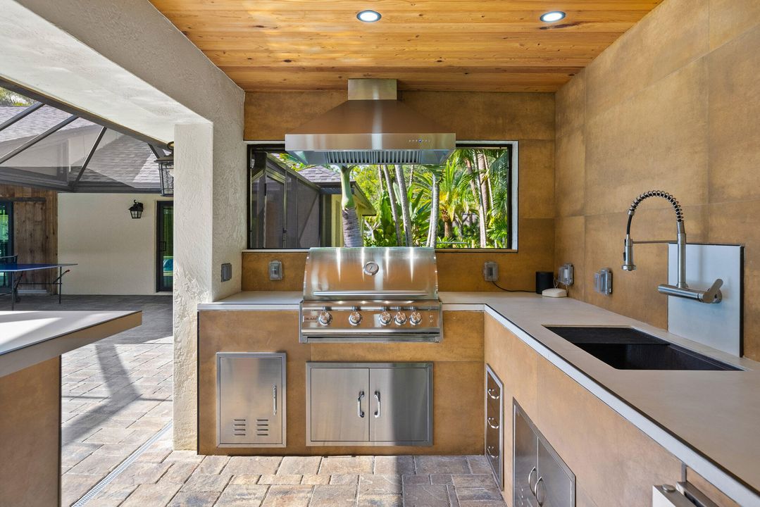 For Sale: $2,200,000 (6 beds, 5 baths, 3965 Square Feet)