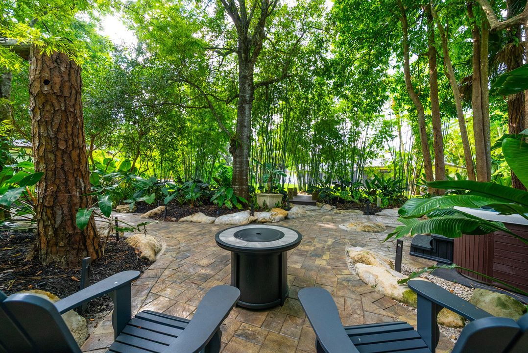 For Sale: $2,200,000 (6 beds, 5 baths, 3965 Square Feet)