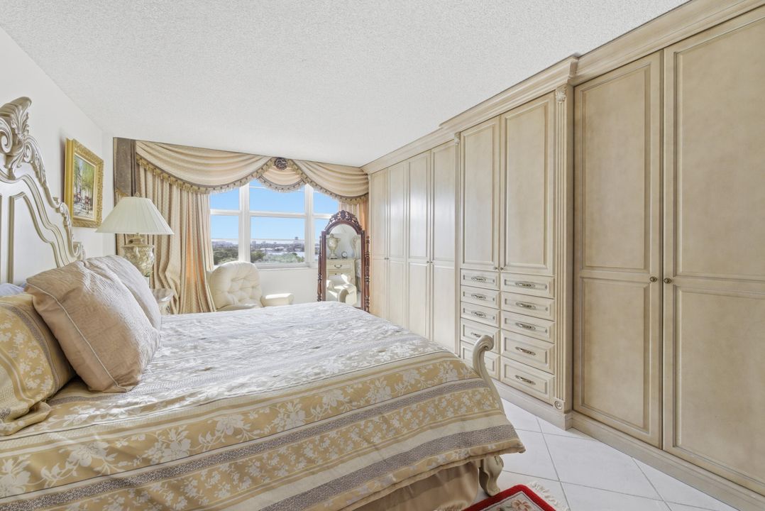 В аренду: $4,500 (2 спален, 2 ванн, 1031 Квадратных фут)