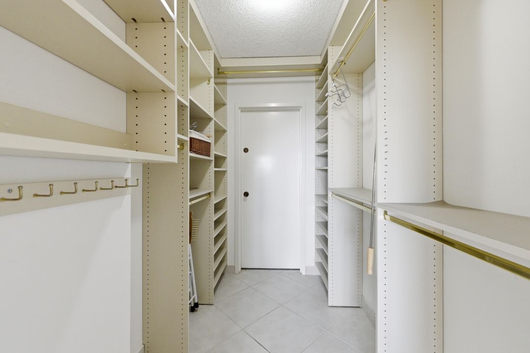 В аренду: $4,500 (2 спален, 2 ванн, 1031 Квадратных фут)