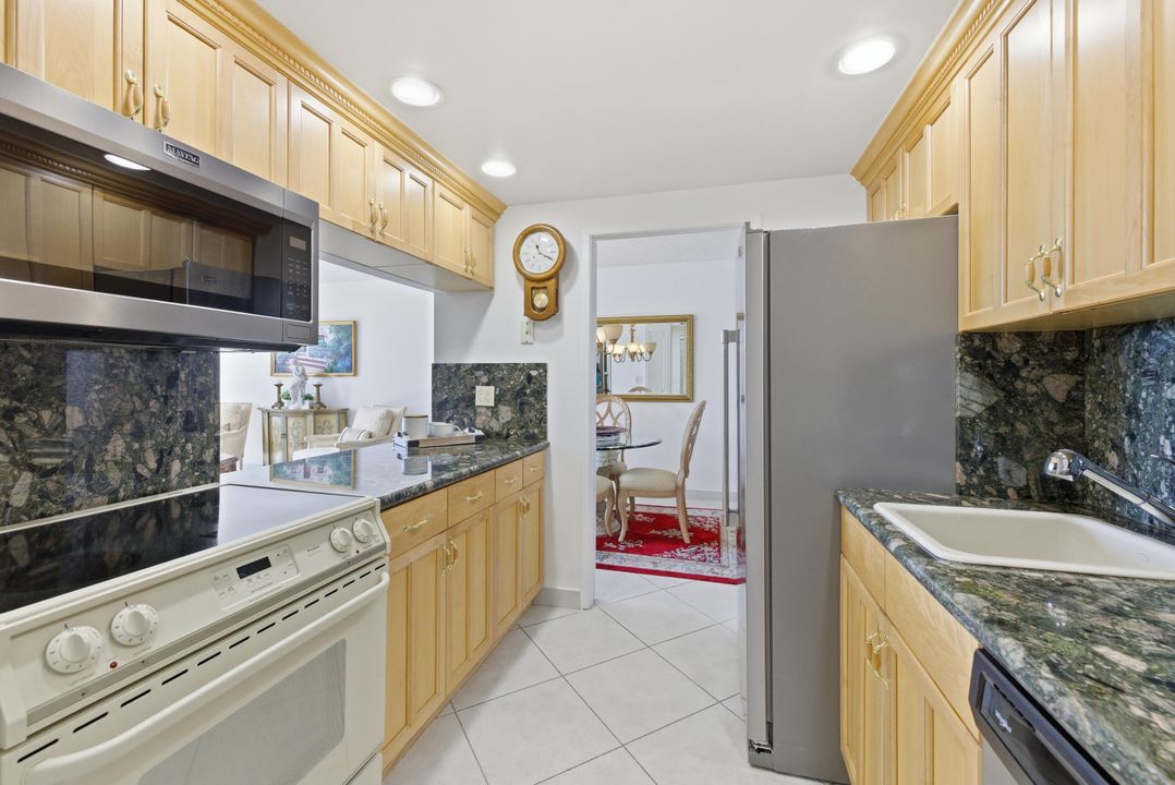 В аренду: $4,500 (2 спален, 2 ванн, 1031 Квадратных фут)