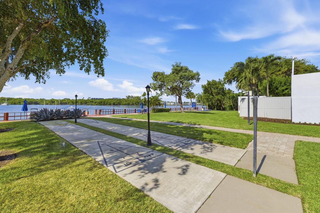 В аренду: $4,500 (2 спален, 2 ванн, 1031 Квадратных фут)