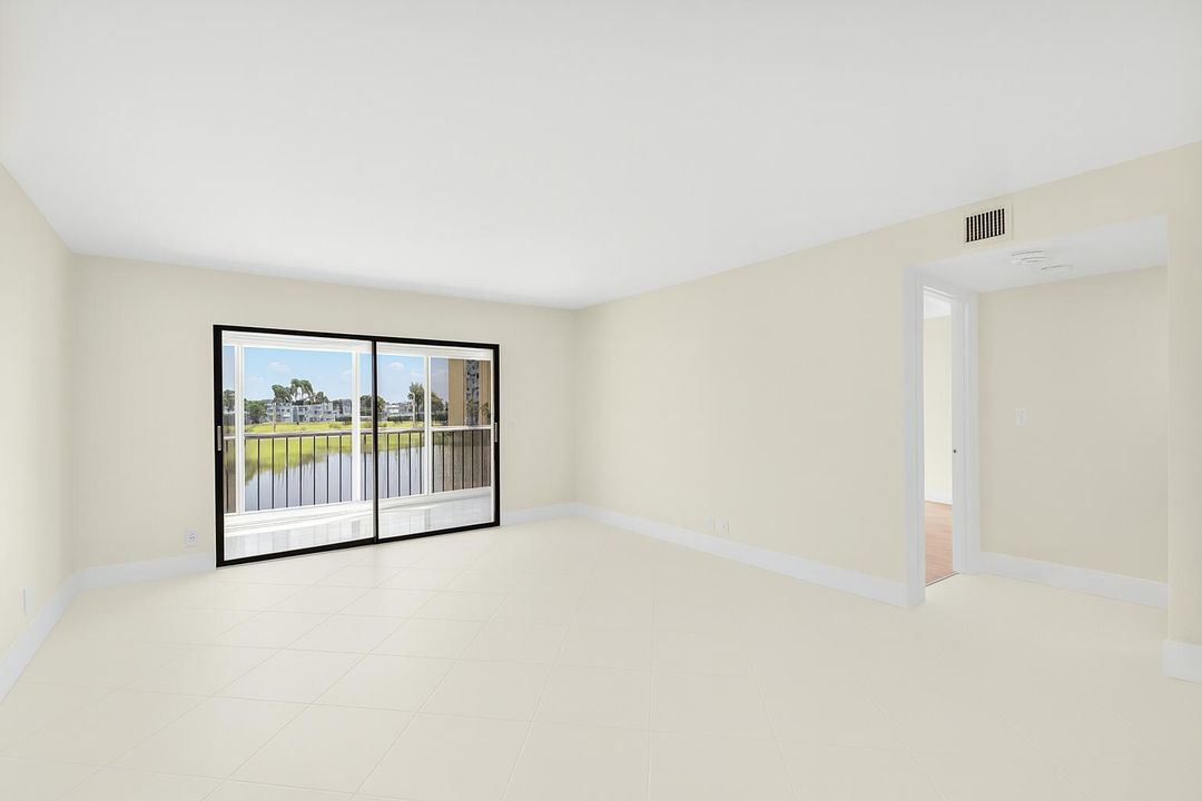 For Sale: $285,000 (2 beds, 2 baths, 1220 Square Feet)