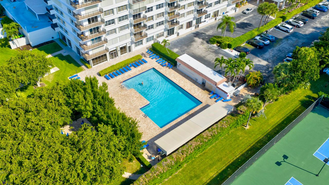 В аренду: $4,500 (2 спален, 2 ванн, 1031 Квадратных фут)