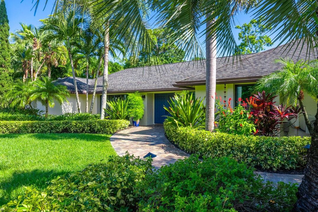 For Sale: $2,200,000 (6 beds, 5 baths, 3965 Square Feet)