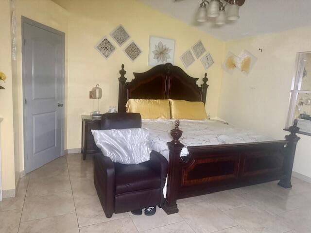 For Sale: $260,000 (2 beds, 2 baths, 938 Square Feet)