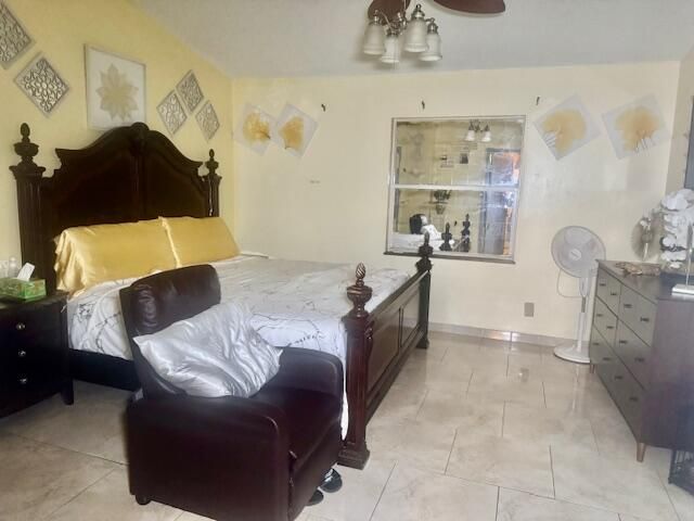 For Sale: $260,000 (2 beds, 2 baths, 938 Square Feet)