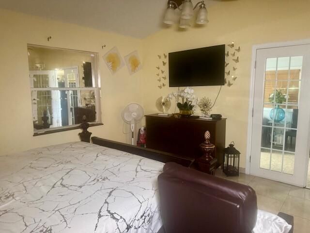 For Sale: $260,000 (2 beds, 2 baths, 938 Square Feet)