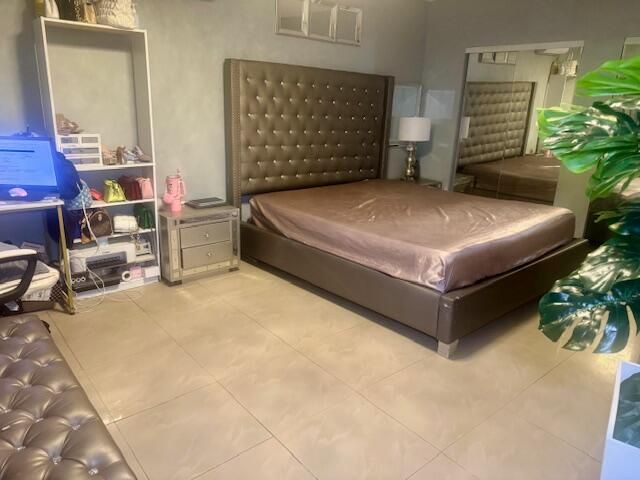 For Sale: $260,000 (2 beds, 2 baths, 938 Square Feet)