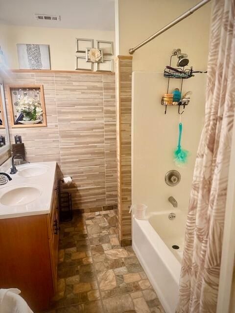 For Sale: $260,000 (2 beds, 2 baths, 938 Square Feet)