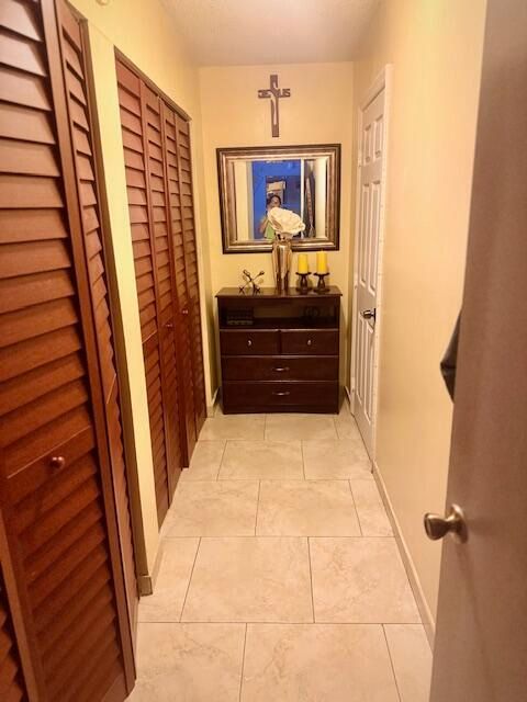 For Sale: $260,000 (2 beds, 2 baths, 938 Square Feet)