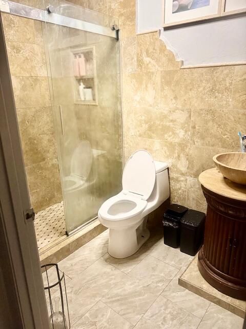 For Sale: $260,000 (2 beds, 2 baths, 938 Square Feet)