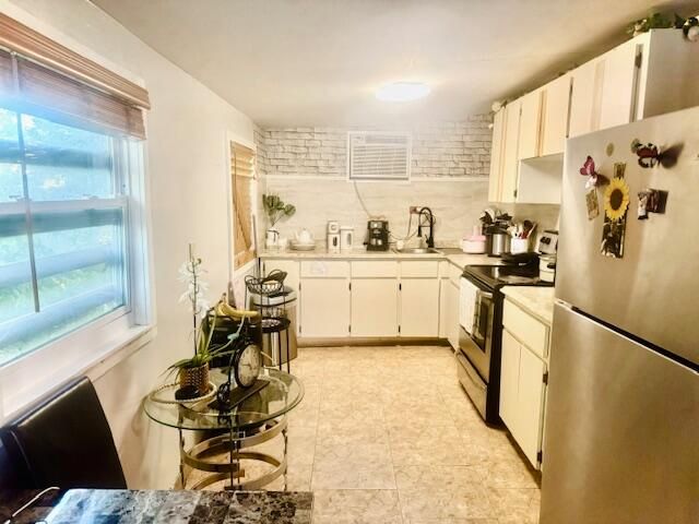 For Sale: $260,000 (2 beds, 2 baths, 938 Square Feet)