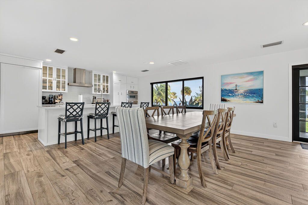 For Sale: $1,699,000 (5 beds, 4 baths, 2935 Square Feet)