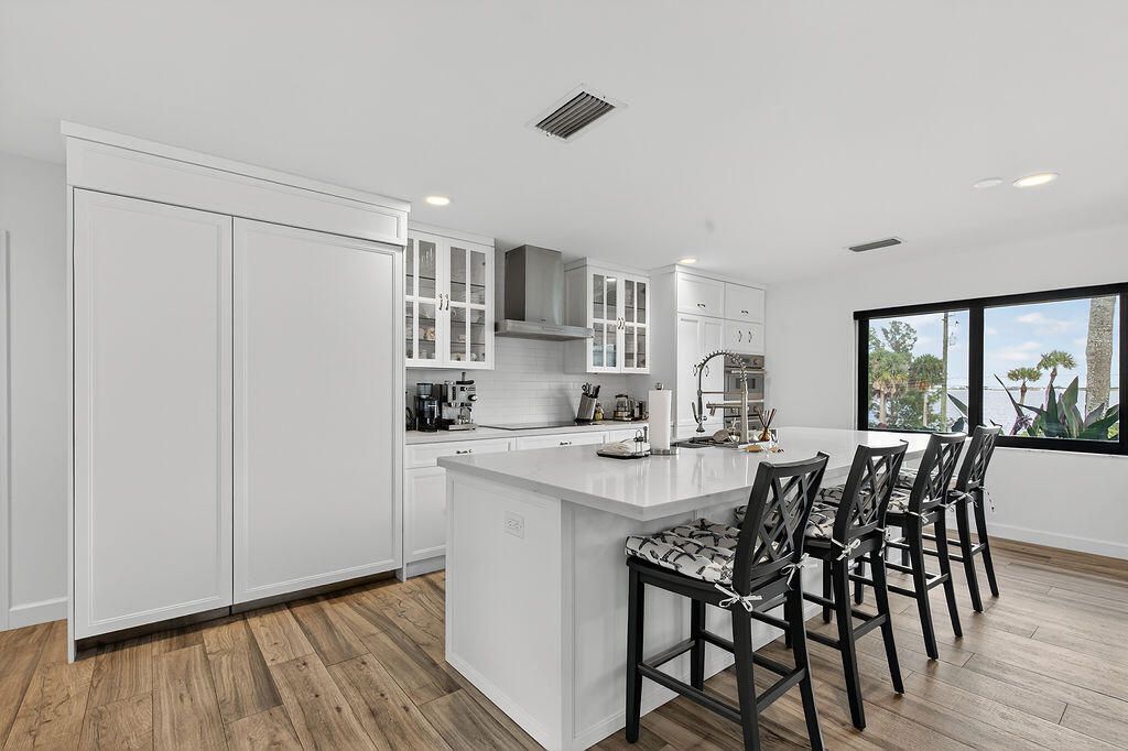 For Sale: $1,699,000 (5 beds, 4 baths, 2935 Square Feet)