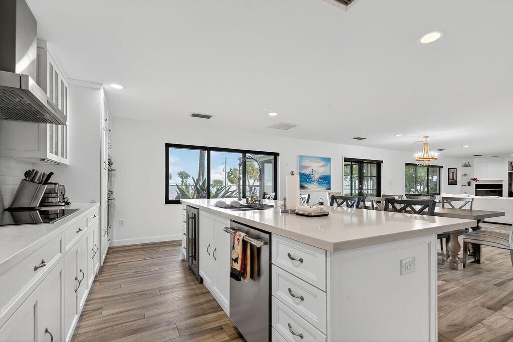 For Sale: $1,699,000 (5 beds, 4 baths, 2935 Square Feet)