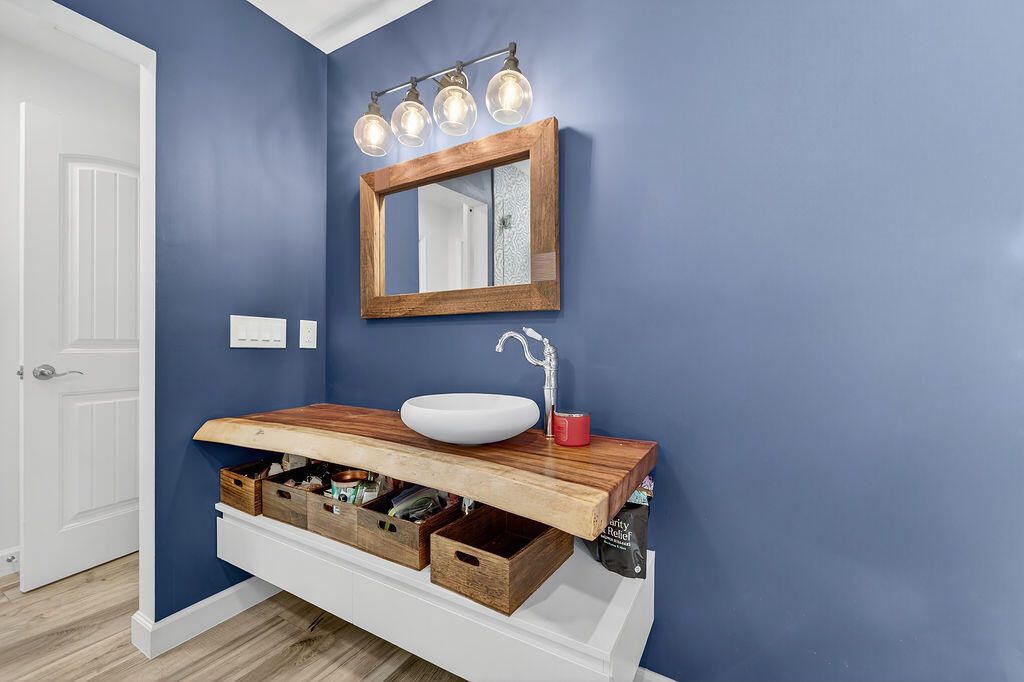 For Sale: $1,699,000 (5 beds, 4 baths, 2935 Square Feet)