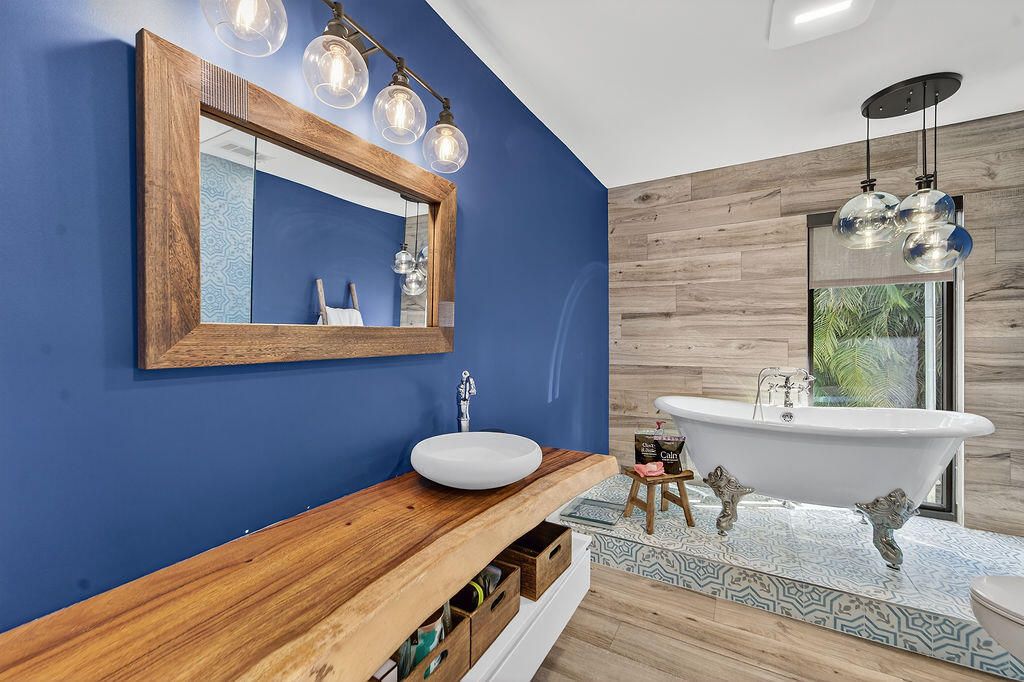 For Sale: $1,699,000 (5 beds, 4 baths, 2935 Square Feet)