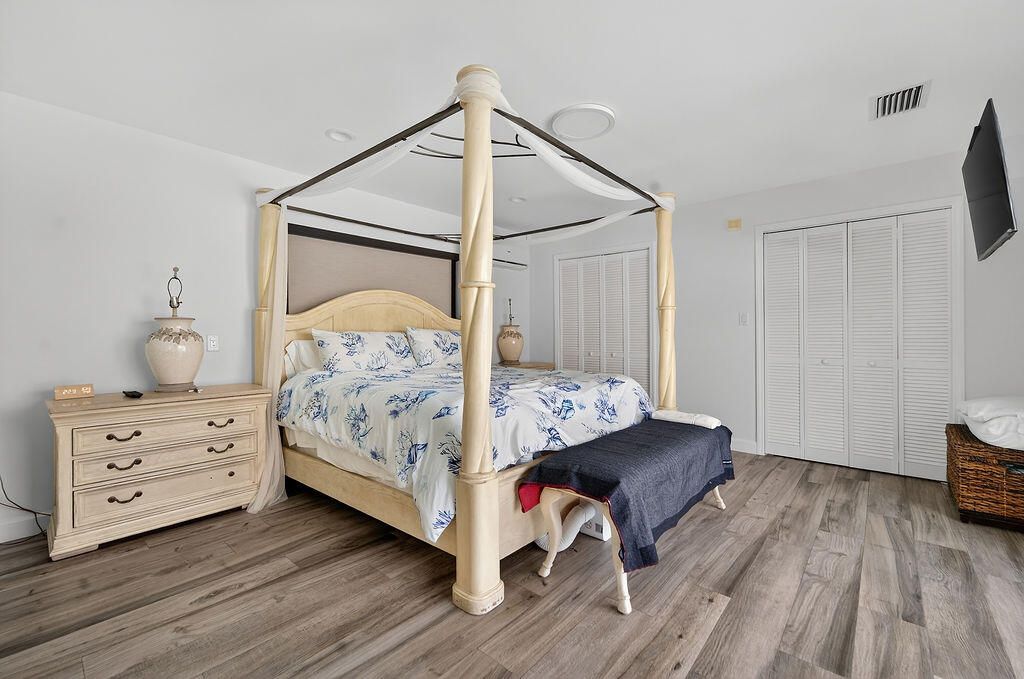 For Sale: $1,699,000 (5 beds, 4 baths, 2935 Square Feet)