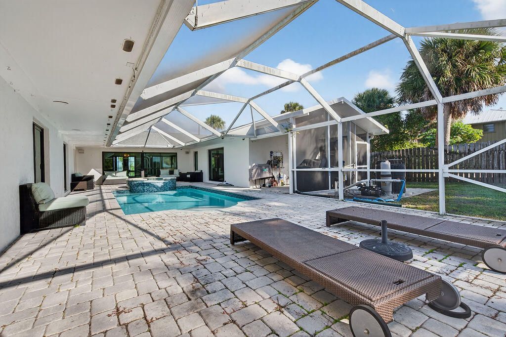 For Sale: $1,699,000 (5 beds, 4 baths, 2935 Square Feet)